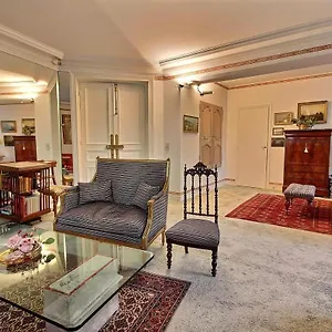 https://appartement-4-personnes-a-75005.fr-paris.fr